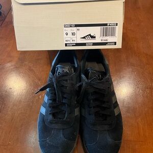 Adidas Men's Black Suede Daily 4.0 Sneakers